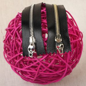 Reißverschluss, nicht teilbarer Reißverschluss, Satin mit goldenen Zähnchen, 25 cm