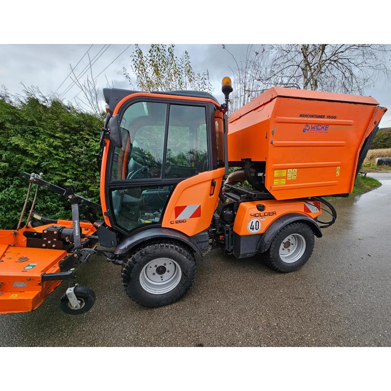 Kommunalmaschine Holder C250 mit umfangreicher Ausstattung für Sommer und Winterdienste (Nettopreis: € 29.990,-) – Bild 4