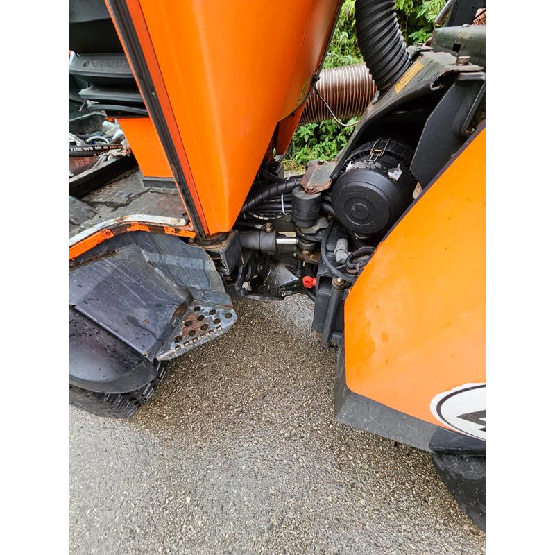 Kommunalmaschine Holder C250 mit umfangreicher Ausstattung für Sommer und Winterdienste (Nettopreis: € 29.990,-) – Bild 8