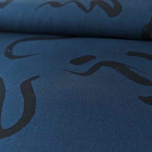 Fibre Mood Viskose Stoff – Schwarzes Muster auf Blau