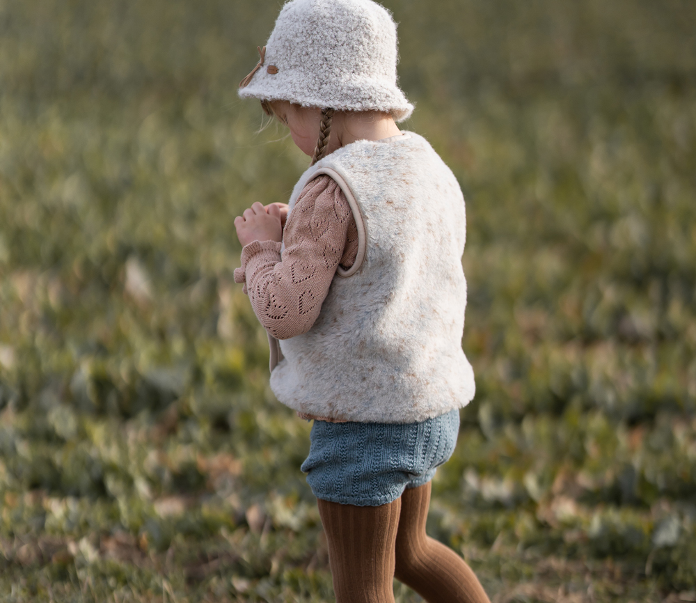 Alwero – Bodywarmer „TYB“ Junior, Biowolle, BEIGE MULTI DOTS, ultra light – Bild 4