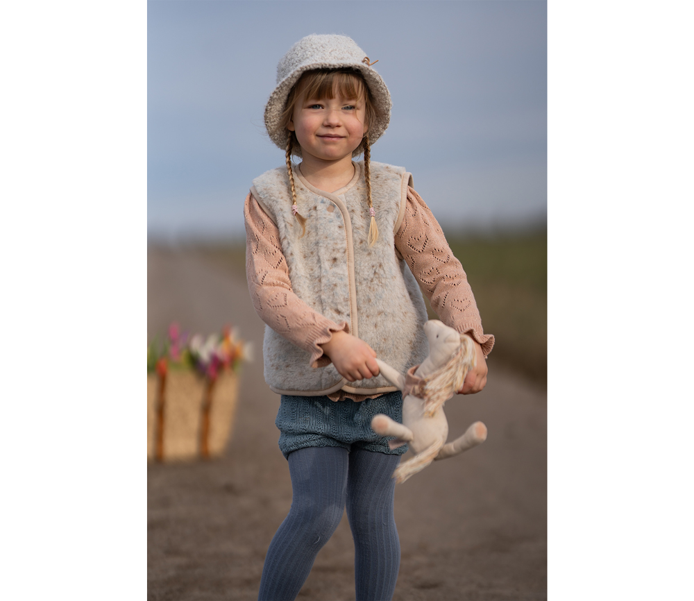 Alwero – Bodywarmer „TYB“ Junior, Biowolle, BEIGE MULTI DOTS, ultra light – Bild 3