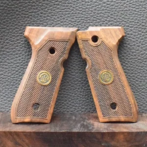 Beretta Mod.92FS, Motiv Fischhaut mit Logo , MAK-Grips, Walnuss, Neuware zum Sonderpreis!