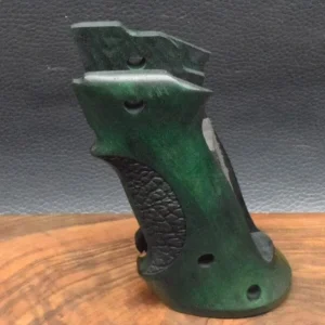 Colt 1911, Targetgriff, Ausführung 2,teilpunziert, grünlich, Nußbaum