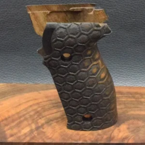 Sig-Sauer P 220, Ausführung12, Bienenwaben, Nußbaum