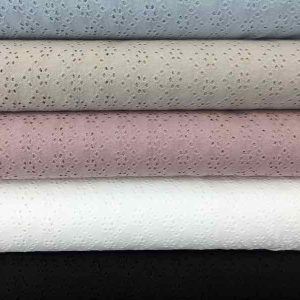 Jersey mit Lochstickerei, verschiedene Farben