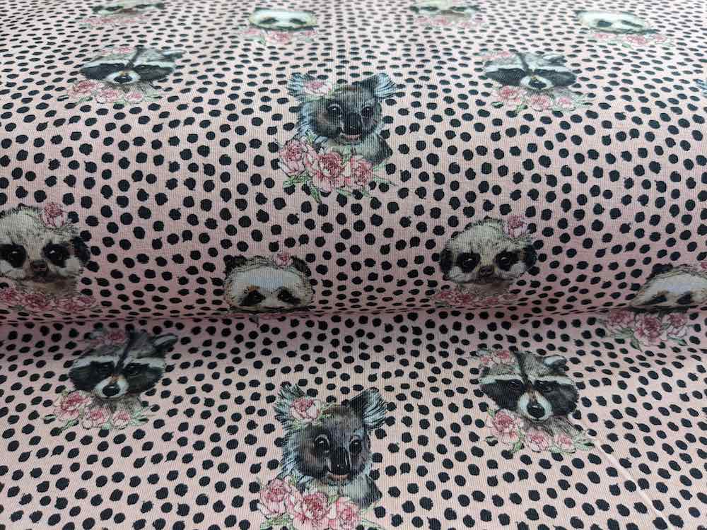 Jersey, Hasen und Waschbären auf Rosa – Bild 2