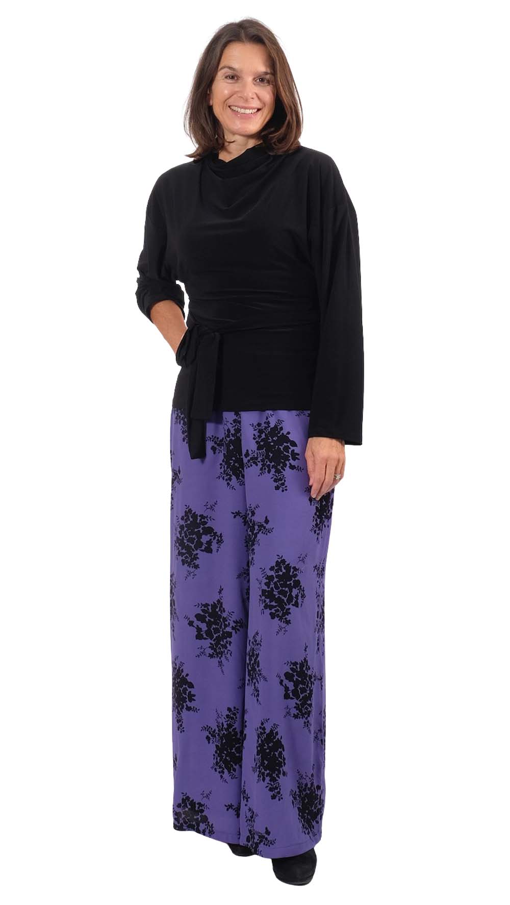 Viskosestoff – Crêpe Stoff, Blumen Schwarz auf Lila – Bild 4