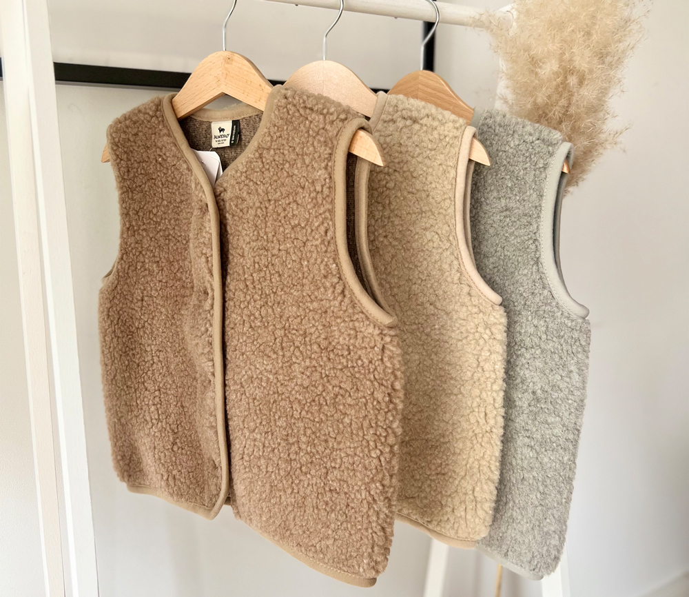 Alwero – Bodywarmer „TYB“ Junior, Biowolle, BEIGE MULTI DOTS, ultra light – Bild 5