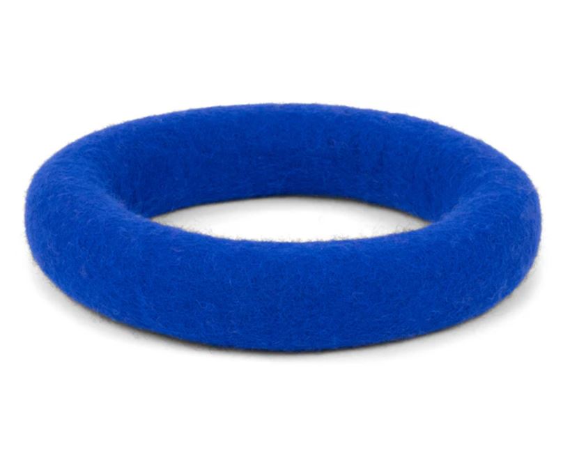 myFelt Hundespielzeug, Ring, handgefertigt, 100% neuseeländische Schurwolle, perfekt für Zerrspiele, waschbar, antibakteriell, 20cm (navy) – Bild 2