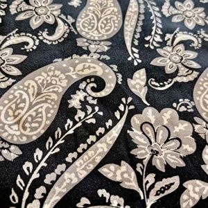 Baumwollstoff, Paisleymuster auf Schwarz – satiniert